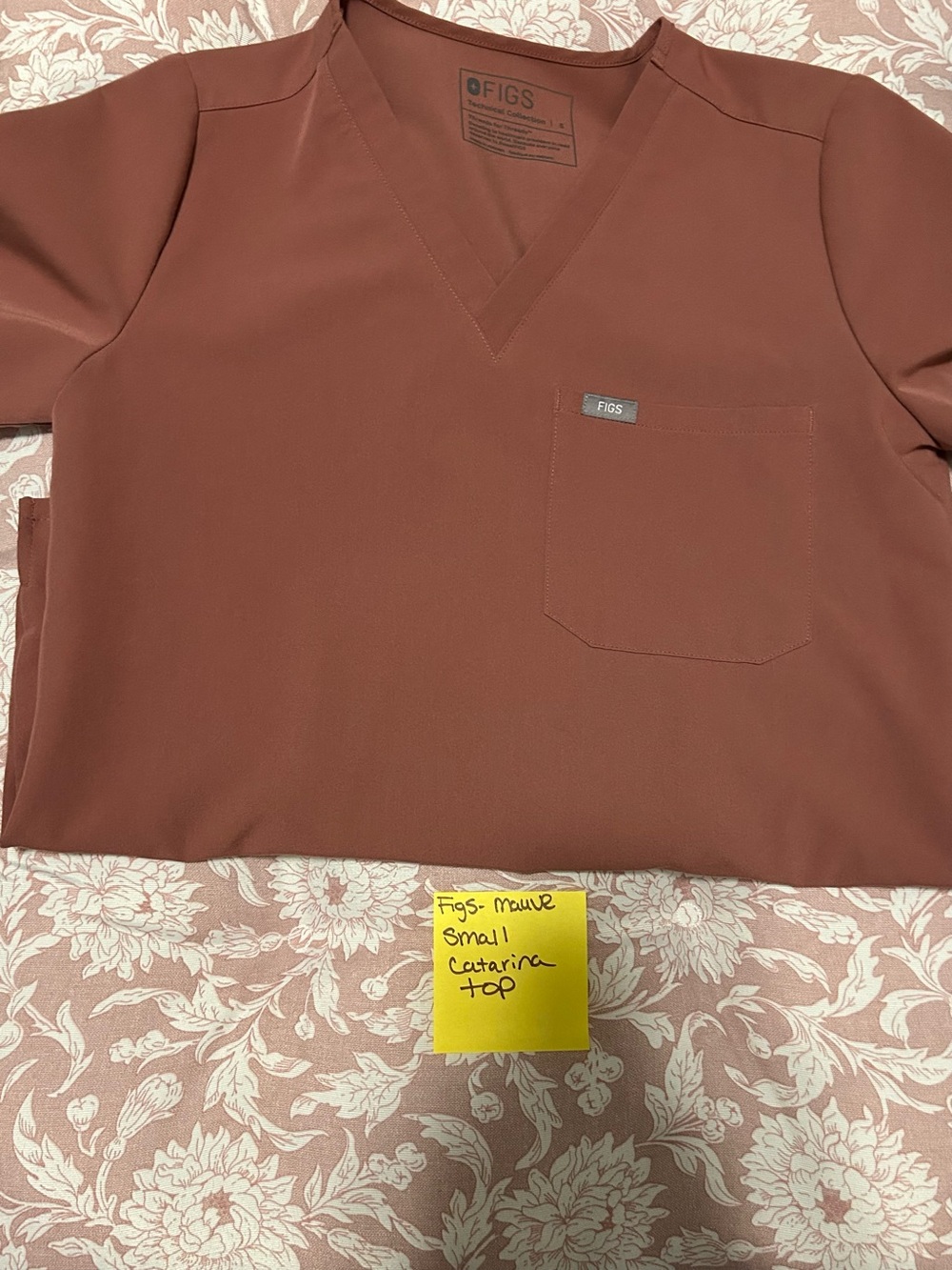 FIGS Women’s Mauve Catalina V-Neck Top